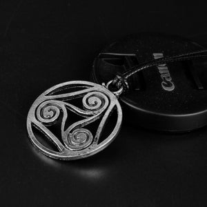 GUNGNEER Celtic Triskele Trinity Love Stainless Steel Pendant Necklace Jewelry for Men Women