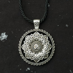 GUNGNEER Om Pendant Necklace Hindu Sanskrit Yoga Jewelry Accessory Gift For Men Women